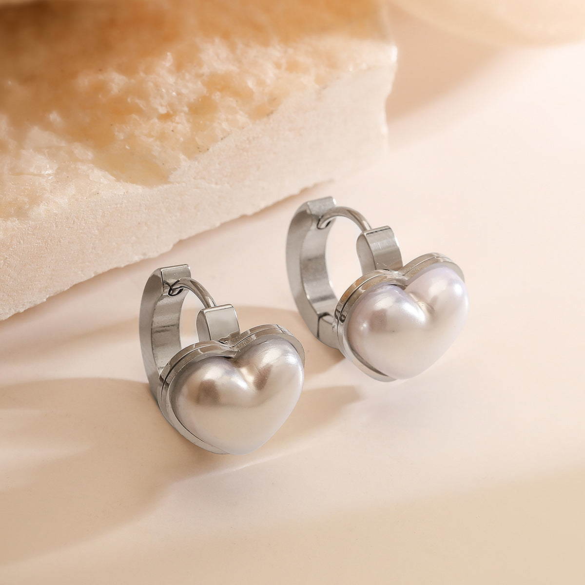 Orecchini a Clip Minimalisti a Cuore in Acciaio Inossidabile da Donna con Finitura Galvanica, Design Geometrico, Resistenti allo Sbiadimento e Versatili