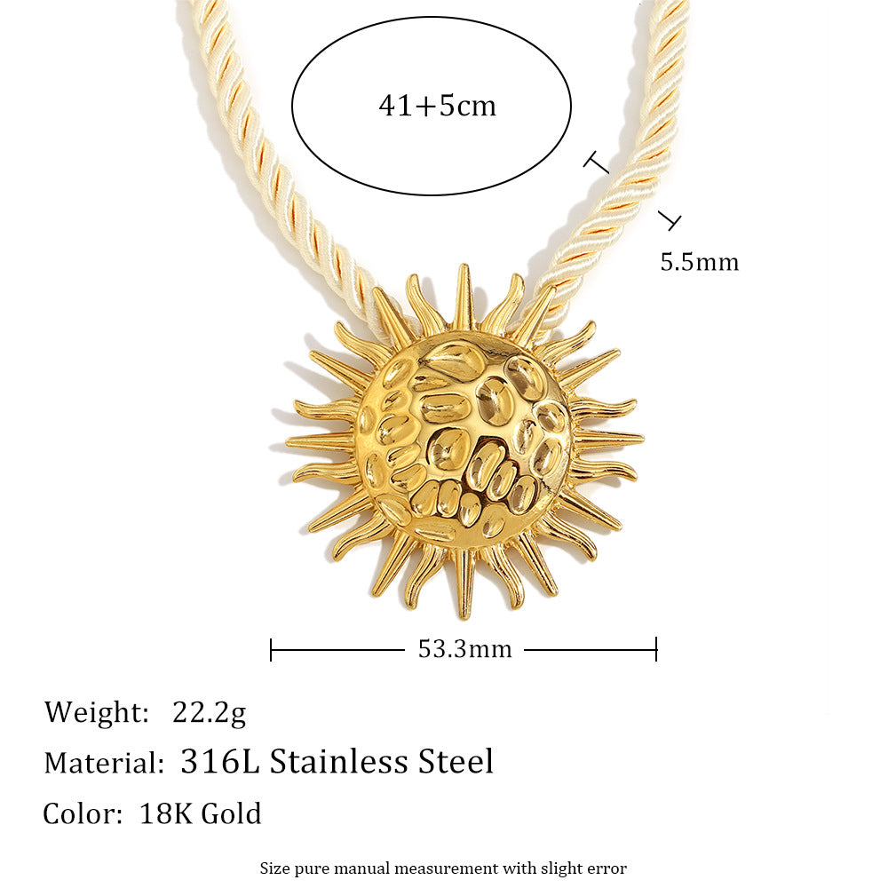 Fashionable Sun-Shaped Stainless Steel Pendant Necklace for Women with 18K Gold Plating and Seashell Inlay