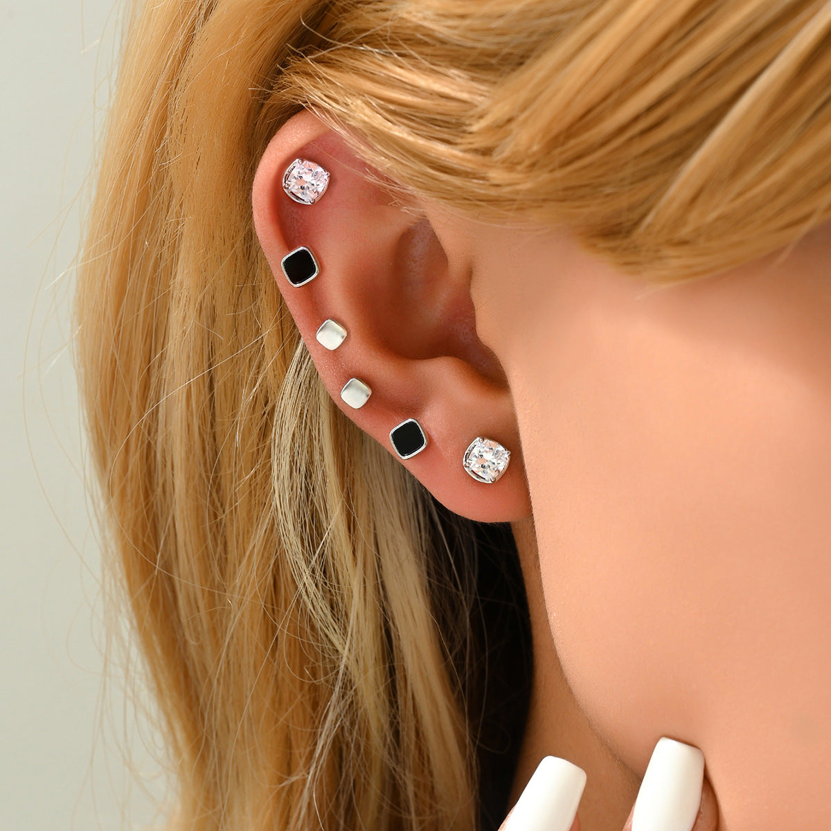 Orecchini a perno geometrici minimalisti in rame con intarsio di zirconi per donna, stile fresco e dolce