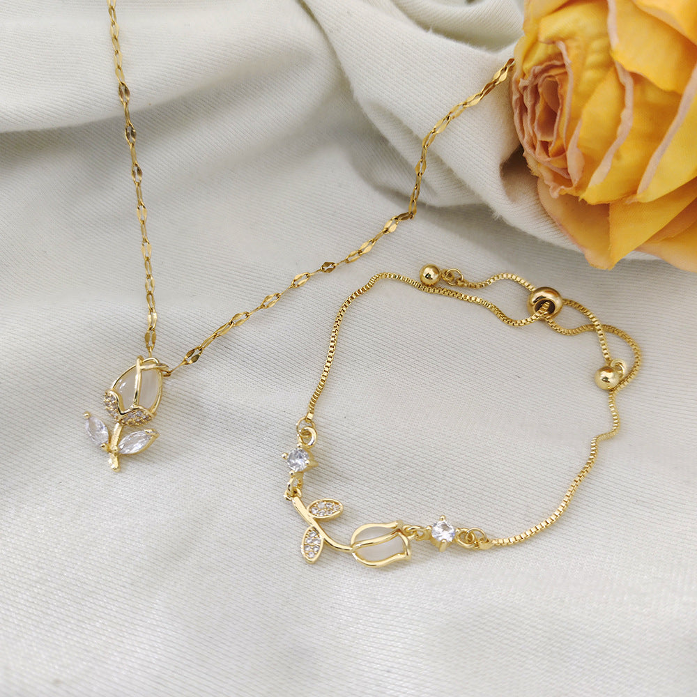 Collana da donna originale in acciaio al titanio placcato a forma di tulipano con catena O e motivo floreale