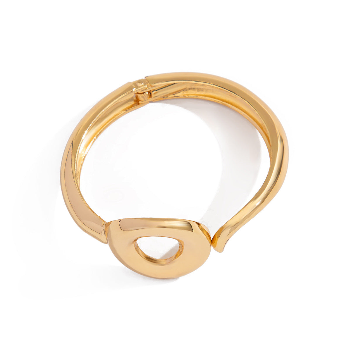 Pulsera Minimalista de Aleación Texturizada Martillada Líquida con Cierre de Resorte y Diseño Circular Asimétrico