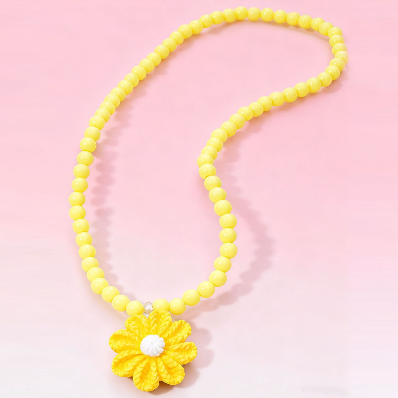 Collana in resina floreale a cartone animato per bambini con ciondolo a fiore perlato su catena di perline rotonde, gioielli artigianali per bambini, regalo