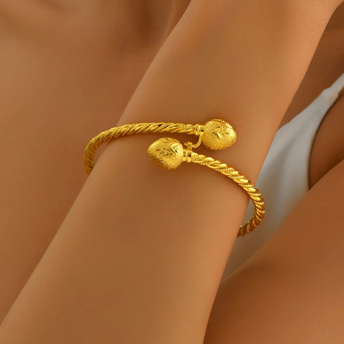 Geometric Minimalist 18K Gold Plated Copper Alloy Round Oval Ring Bracelet for Women