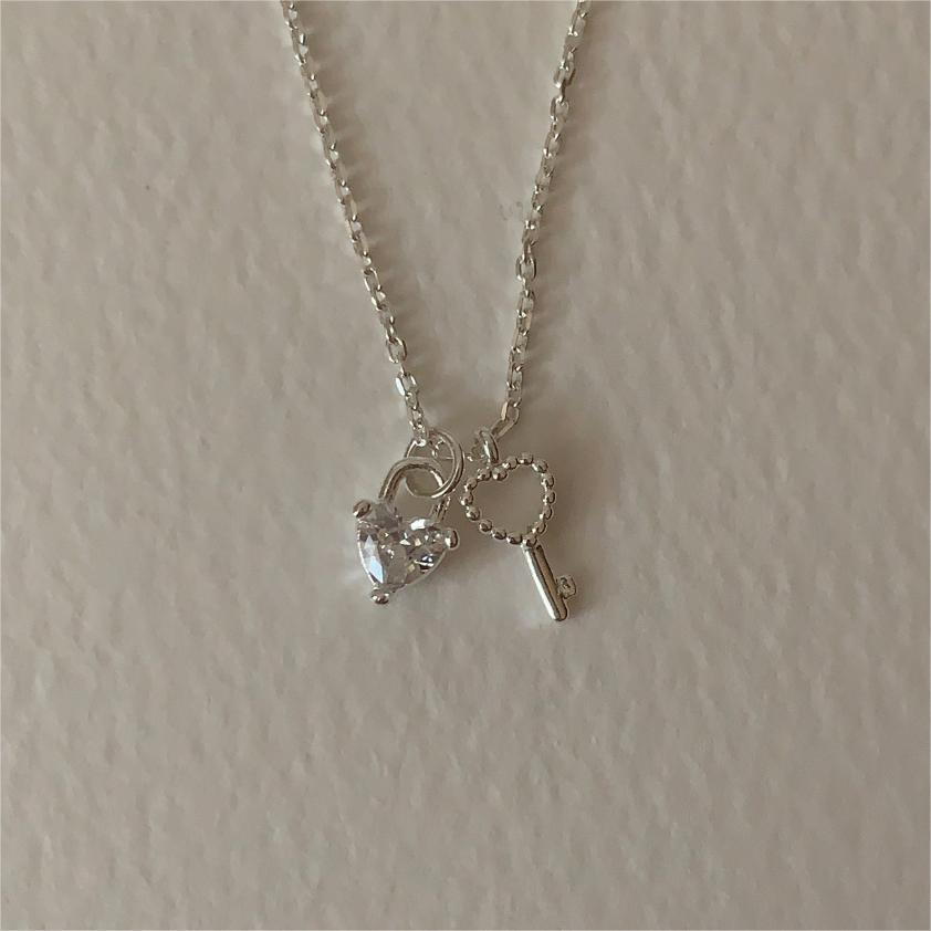 Minimalist Heart-Shaped 925 Sterling Silver Key Pendant Necklace with Rhinestone Inlay on Snake Chain for Women