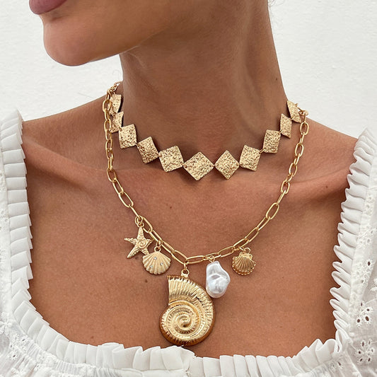 Collana con Pendente Stratificato Geometrico Dolce e Grintoso con Charms a Stella Marina e Conchiglia in Lega con Galvanizzazione per Donna
