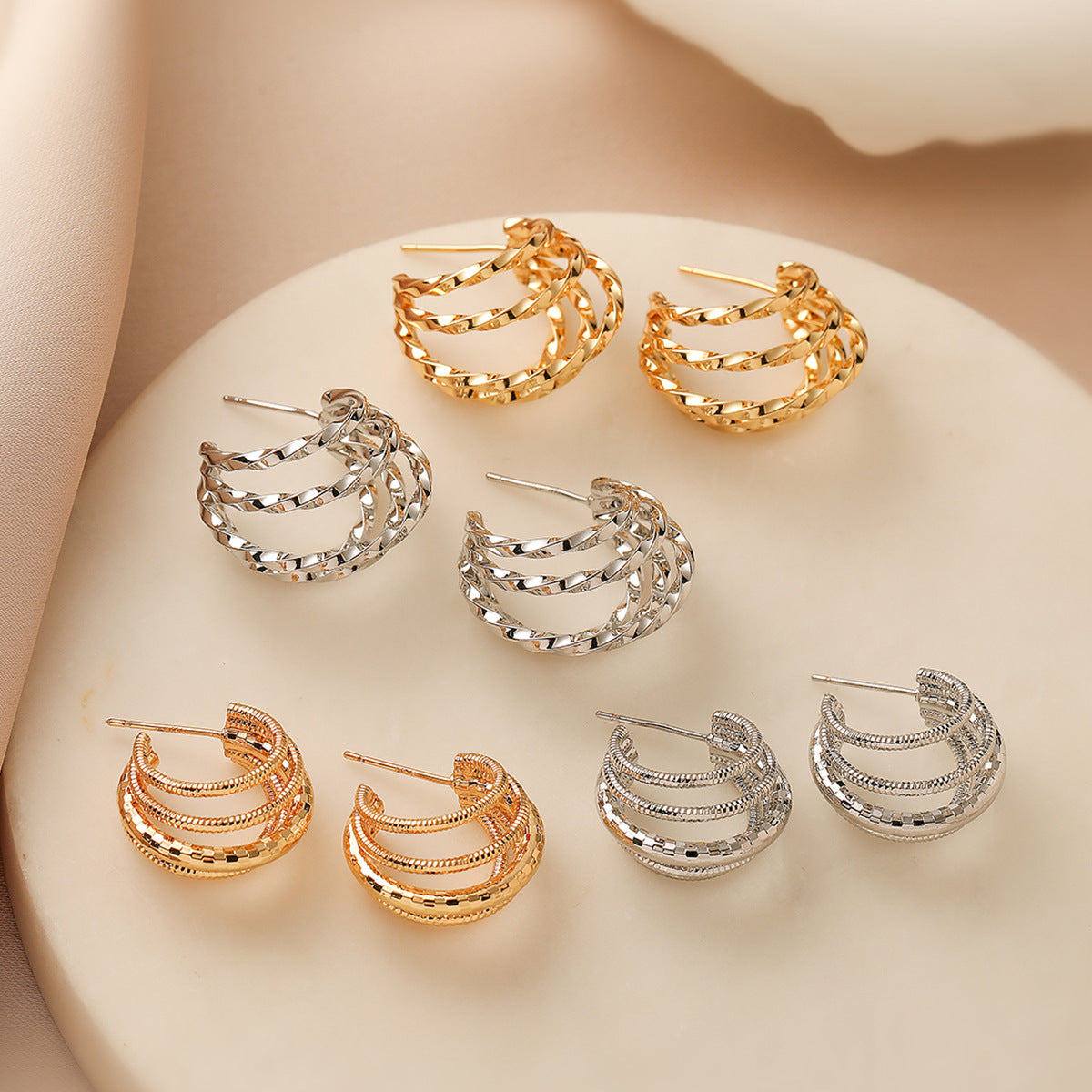 Orecchini da donna geometrici minimalisti in rame placcato oro 18 carati, orecchini a perno alla moda di ispirazione vintage dalla forma irregolare