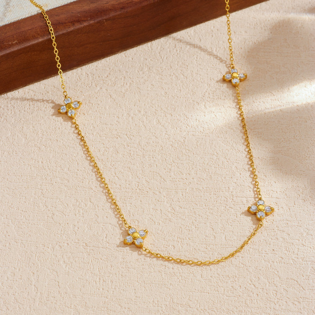 Minimalist Luxury Gold Plated Stainless Steel Floral Rhinestone Pendant Necklace for Women