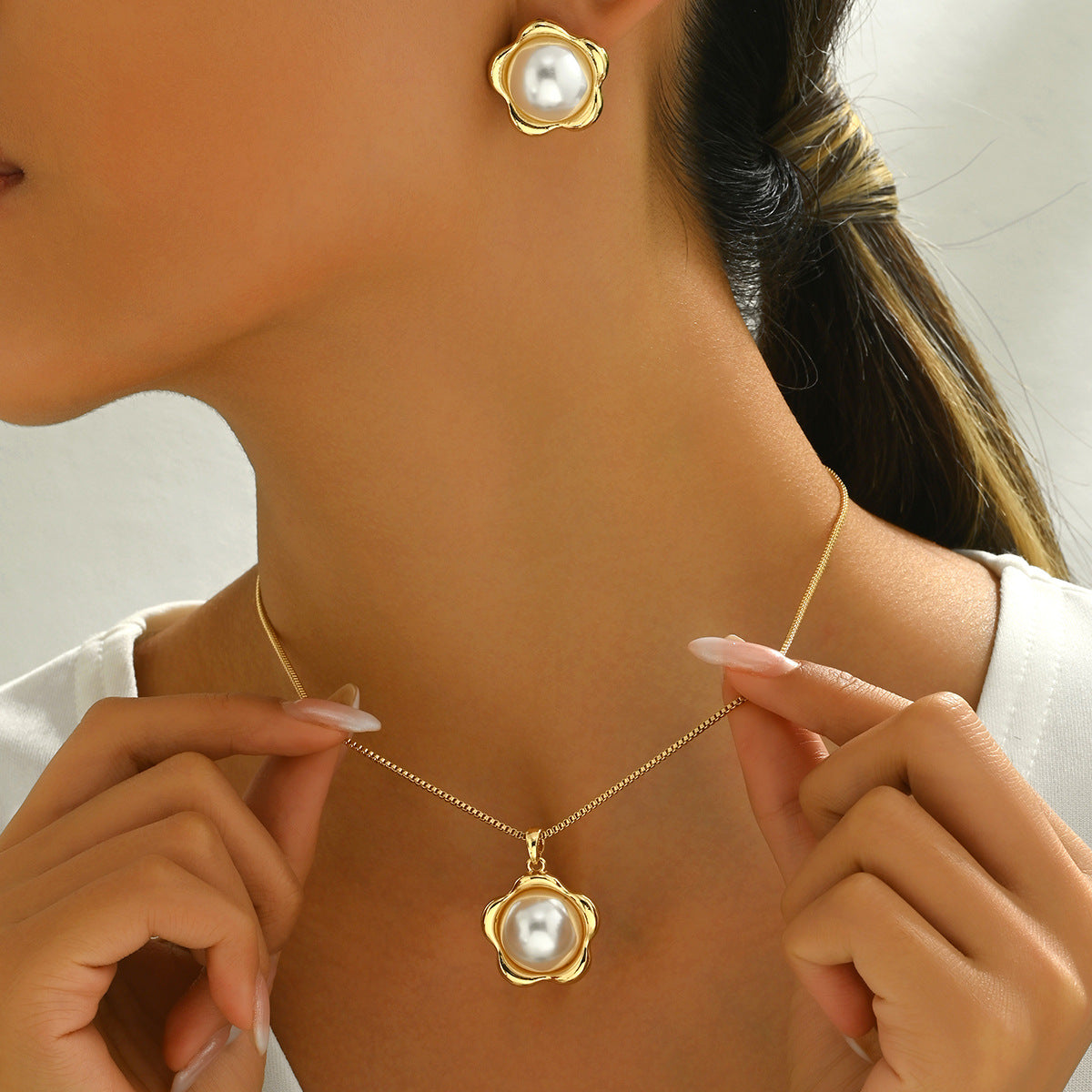 Juego de Collar Largo Estilo Geométrico para Mujer con Colgante de Cobre con Incrustaciones de Perlas y Pendientes a Juego