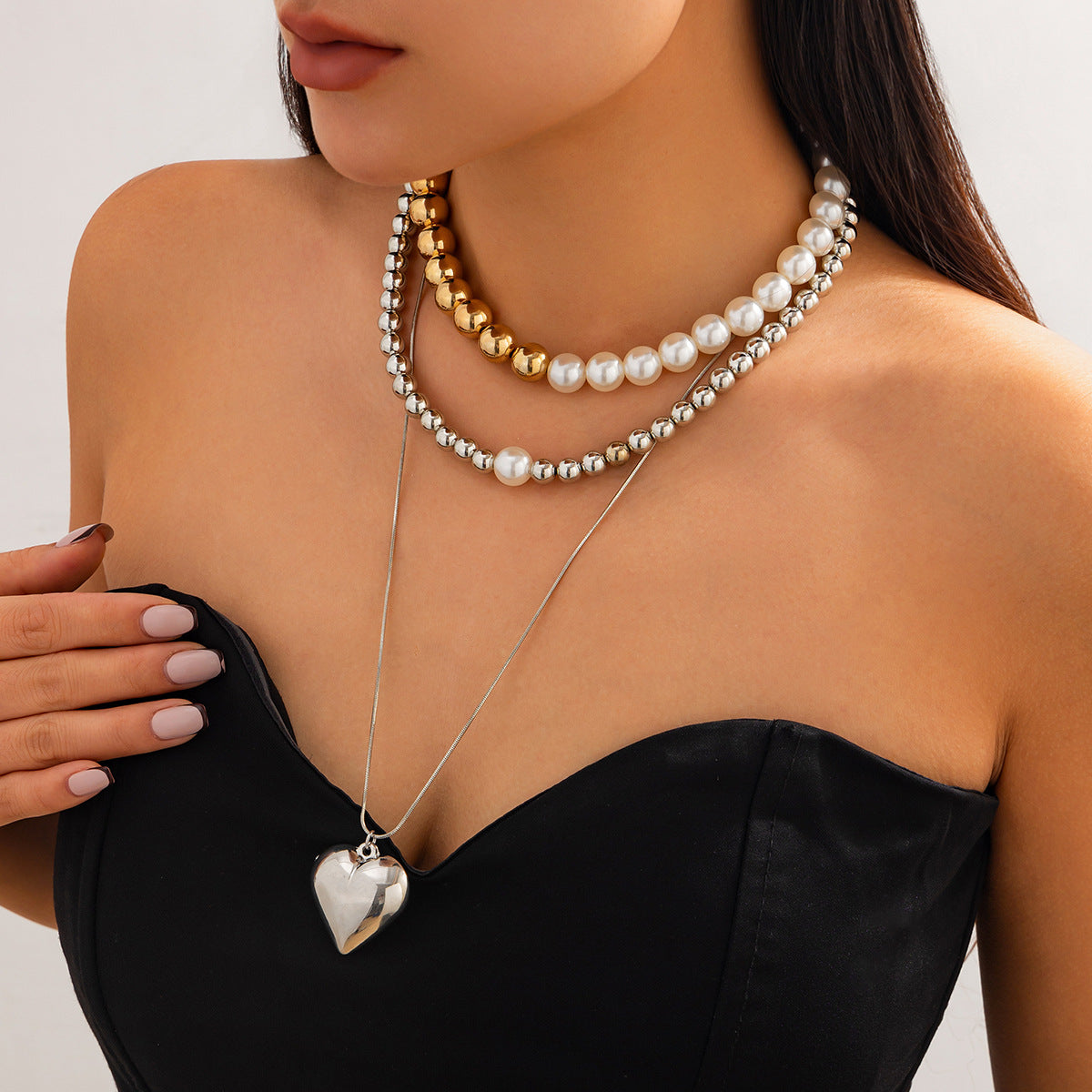 Collar con colgante de imitación de perla en forma de corazón asimétrico, dulce y atrevido, para mujer, con acabado chapado y cadena de cuentas