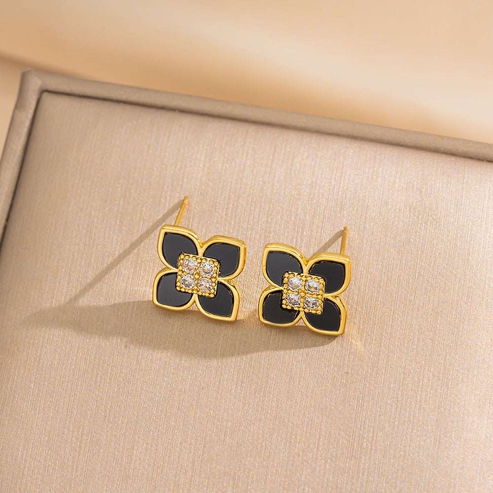 Minimalist Clover-Shaped Titanium Steel Necklace Set with 18K Gold Plated Pendant, Heart-Shaped Earrings, and Snake Chain for Women