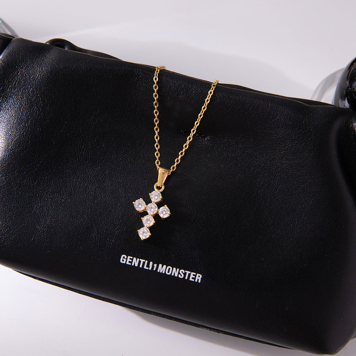 Collana Pendente a Croce Minimalista da Donna in Acciaio Inox con Placcatura in Oro PVD