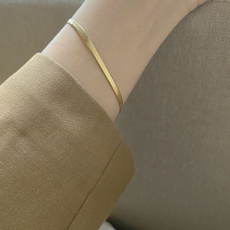 Cavigliera Minimalista in Acciaio al Titanio Argentato con Ciondolo a Cuore e Maglia a Serpente per Donna