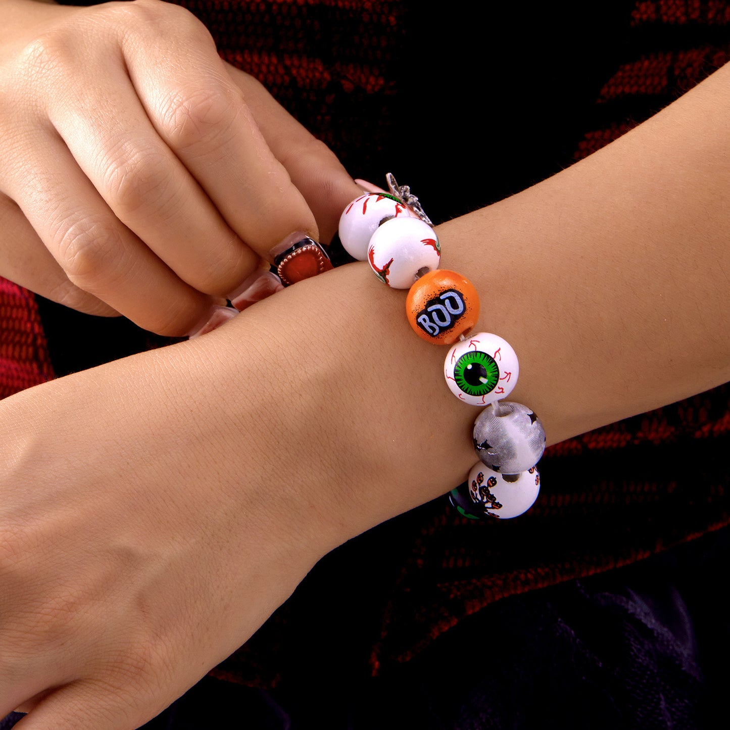 Collar gótico oscuro hecho a mano con cuentas de madera, estampado de murciélago y fantasma, colgante de forma geométrica, joyería unisex de Halloween