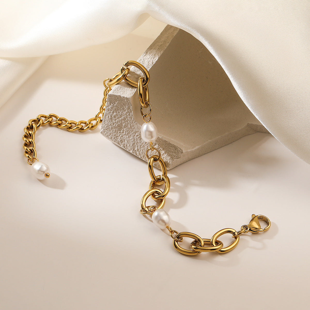 Vintage Elegant 18K Gold Plated Stainless Steel Geometric Pearl Bracelet for Women