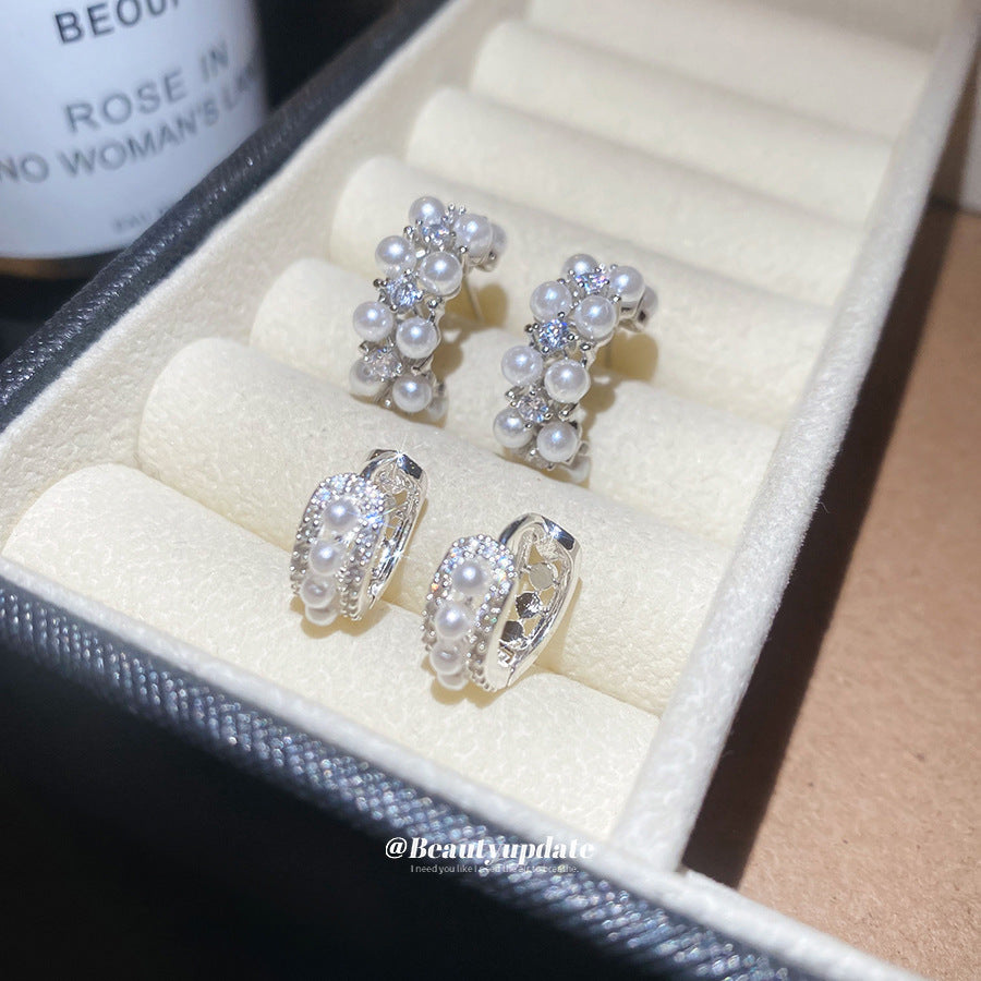 Orecchini a perno da donna a doppia falda a C in stile retrò francese elegante, con perle e intarsio in zircone