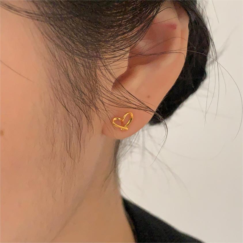 Minimalist Heart-Shaped 925 Sterling Silver Stud Earrings with Gold Plating, Sweet and Fresh Style