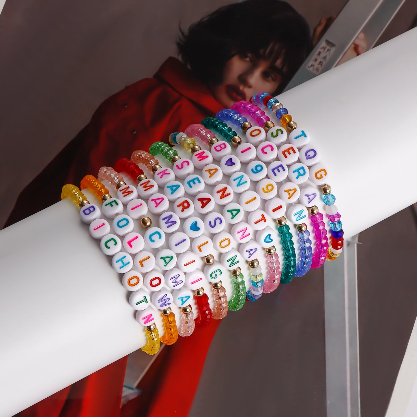 Set di bracciali con ciondoli a lettera in cristallo placcato, stile geometrico, per uomo e donna