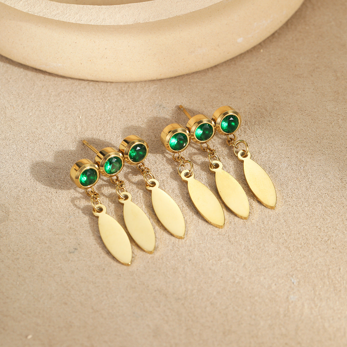 Orecchini alla moda in acciaio inossidabile geometrico con pendente a goccia d'acqua in zircone e dettaglio frange, in acciaio al tungsteno ipoallergenico, resistenti allo sbiadimento