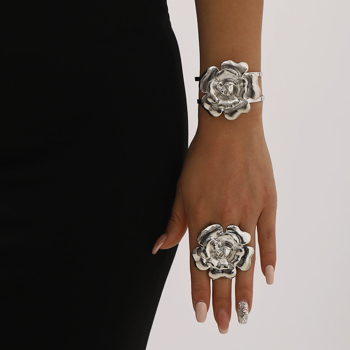 Collar vintage de lujo con colgante floral para mujer, aleación con acabado galvanizado, joyería llamativa