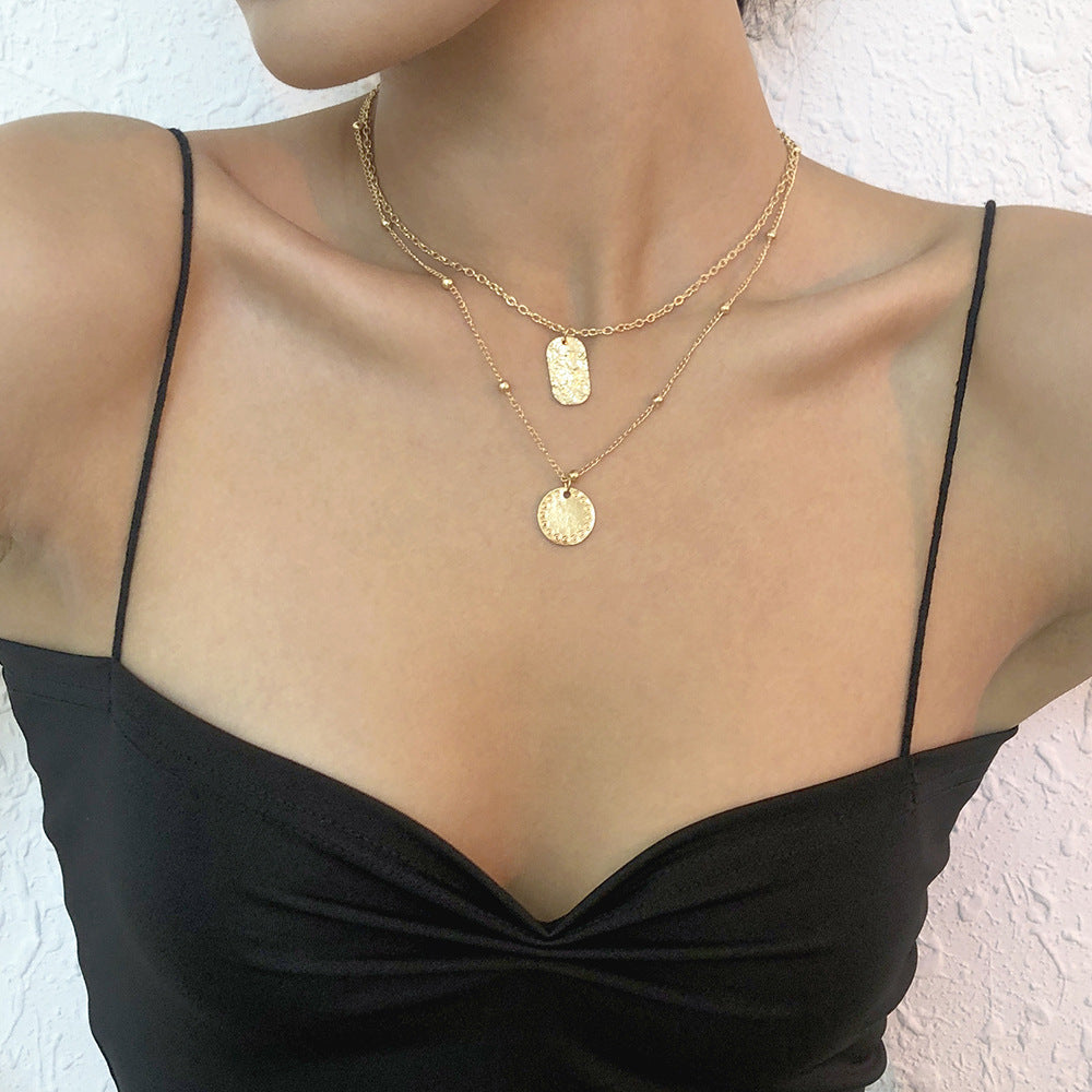 Collar con colgante redondo geométrico de estilo dulce y moderno en aleación con acabado chapado, cadena de clavícula de doble capa