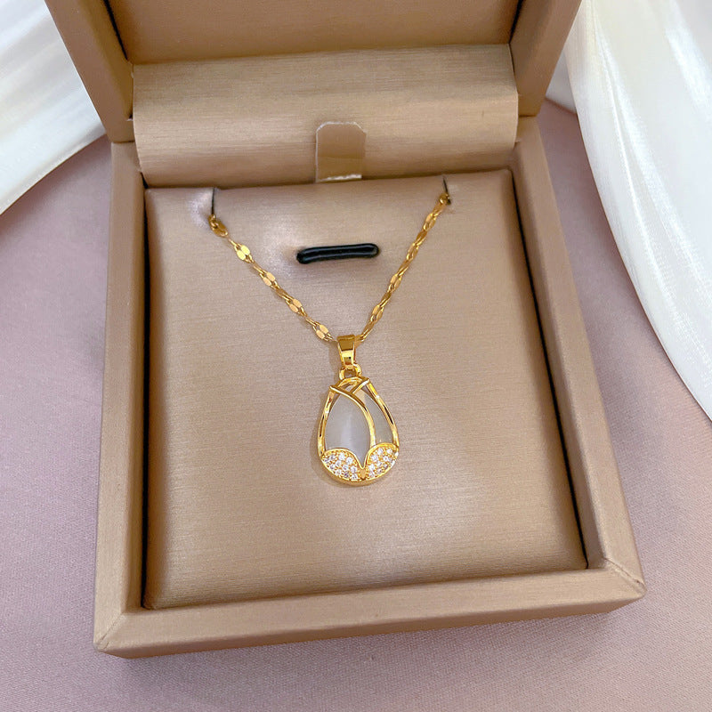 Collar de Acero de Titanio Geométrico con Zirconia Pavé Exótico de Lujo y Baño de Oro
