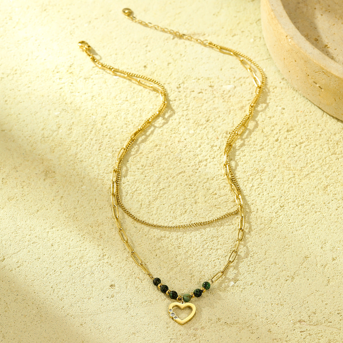 Collar Minimalista de Doble Cadena con Colgante de Corazón de Circonita en Acero Inoxidable con Acabado Chapado para Mujer