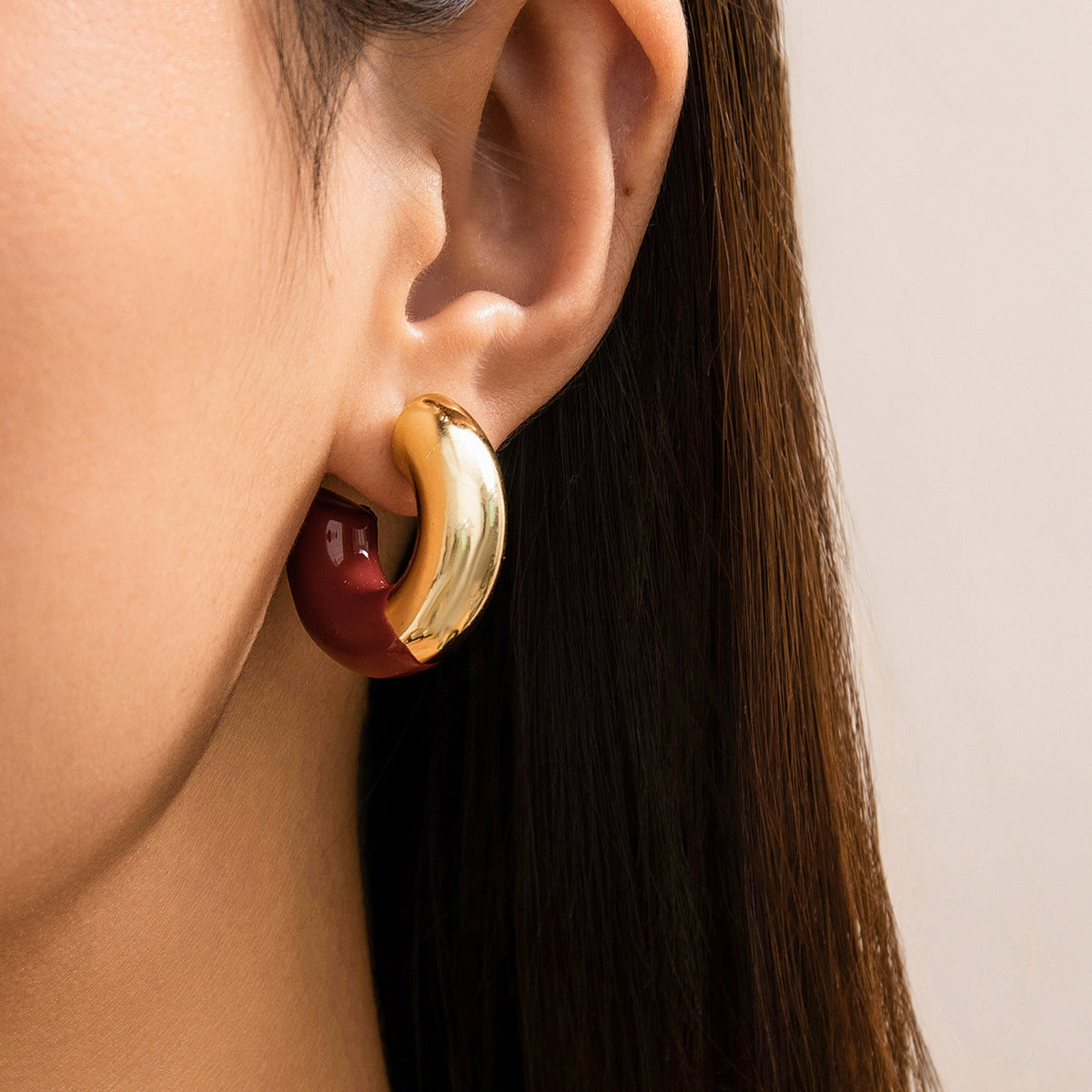 Orecchini a Cerchio Geometrici Minimalisti da Donna con Finitura in Metallo Elettroplaccato e Struttura in Resina
