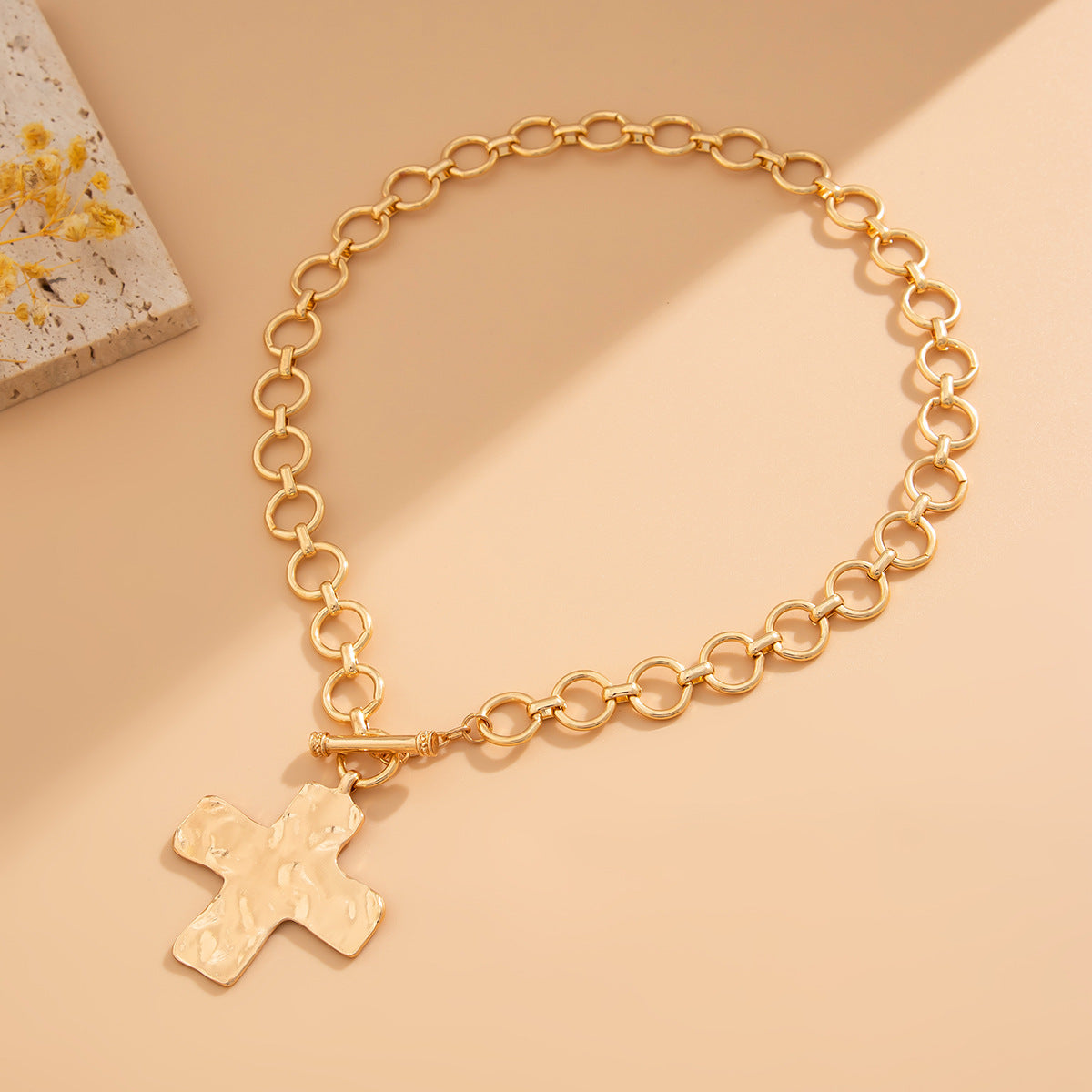Collana con Ciondoli a Croce e Cuore in Stile Punk in Lega, Finitura Galvanizzata e Design a Catena Irregolare