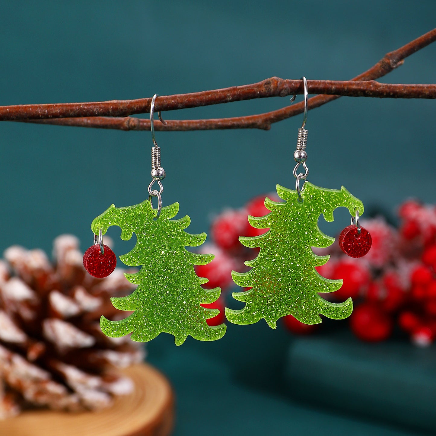 Orecchini geometrici acrilici a stella a tema natalizio da donna con motivo di Babbo Natale e dettagli incisi