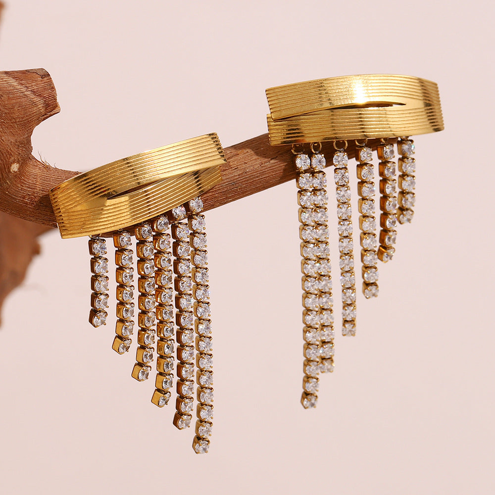 Orecchini a perno geometrici minimalisti in acciaio inossidabile con placcatura in oro 18 carati e nappa lussuosa pendente da donna