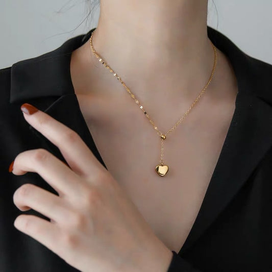 Collar con colgante de corazón minimalista de acero de titanio con borla y cordón ajustable para mujer