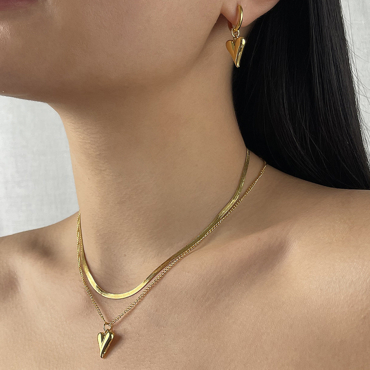 Collana con pendente in lega a forma di cuore, stile retrò minimalista, da donna, con finitura placcata e catena a serpente