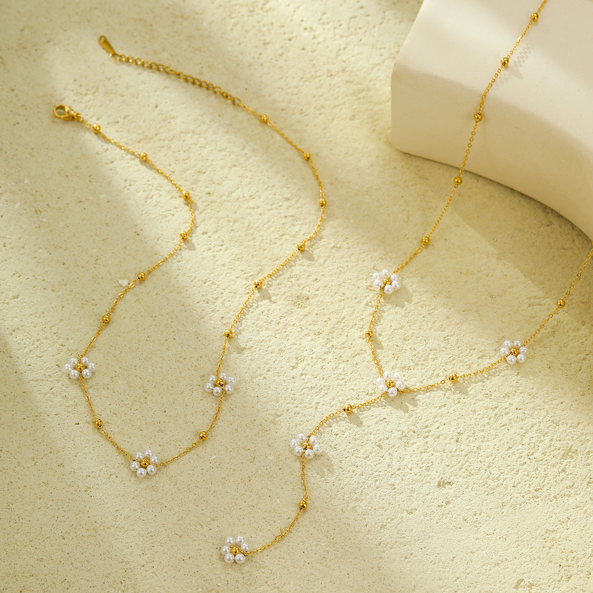 Collar con colgante de acero inoxidable en forma de flor estilo OL a la moda con detalle de borla para mujer