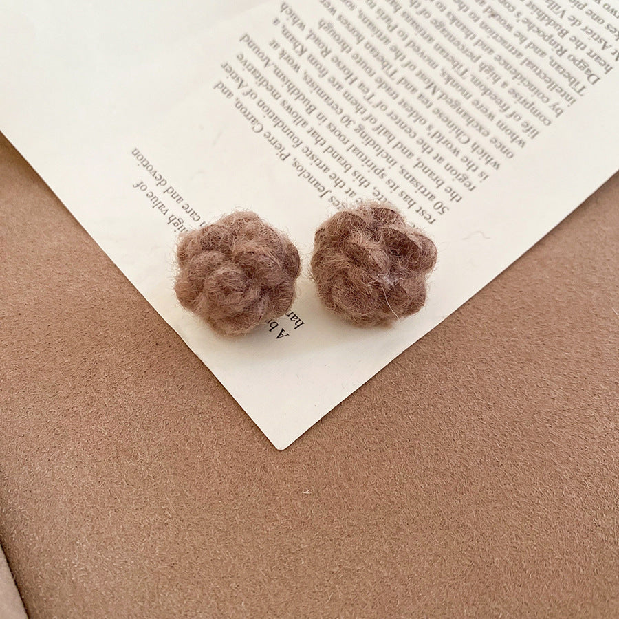 Pendientes de punto florales, elegantes y delicados para mujer con postes de acero inoxidable, lujo ligero para uso diario
