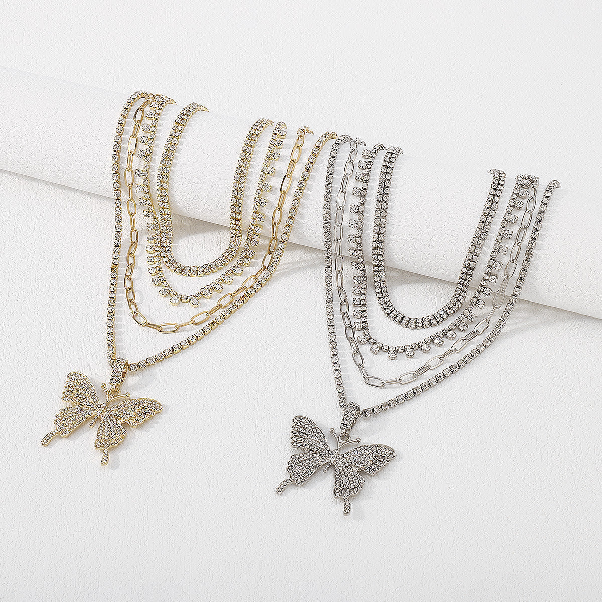 Collar con colgante de mariposa dulce y atrevido con incrustaciones de diamantes de imitación, cadena de caja multicapa de aleación, diseño geométrico, acabado chapado