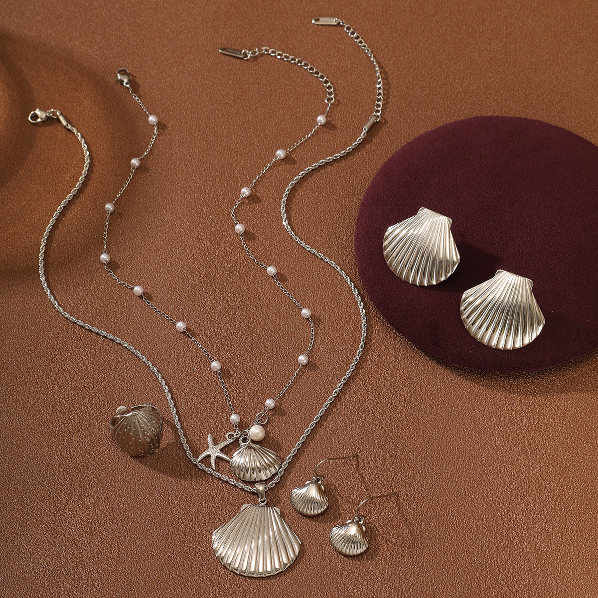 Conjunto de collar minimalista geométrico de acero inoxidable y titanio con colgante de perlas y conchas para mujer