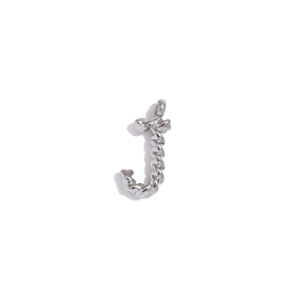 Colgante minimalista de acero inoxidable chapado en oro de 18 quilates con mini letra retorcida para mujer
