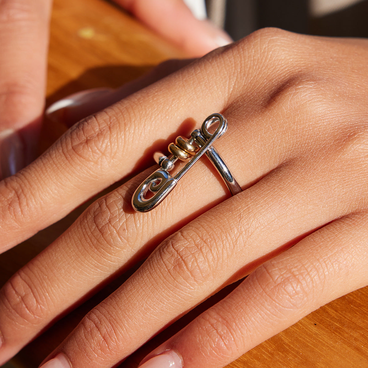 Anillo de acero inoxidable PVD redondo geométrico minimalista para mujer