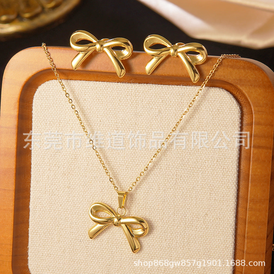 Set collana e orecchini a stella marina con fiocco conchiglia smaltato in acciaio inossidabile e titanio con catena a cavo per donna