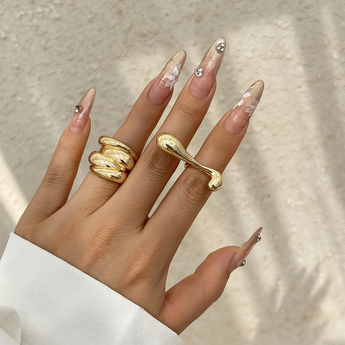 Anello da donna minimalista a goccia irregolare geometrica placcato oro con perla e fiocco