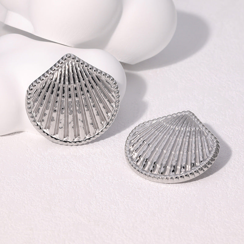 Orecchini da donna in acciaio inossidabile placcato oro 18 carati con conchiglia a ventaglio geometrica naturale