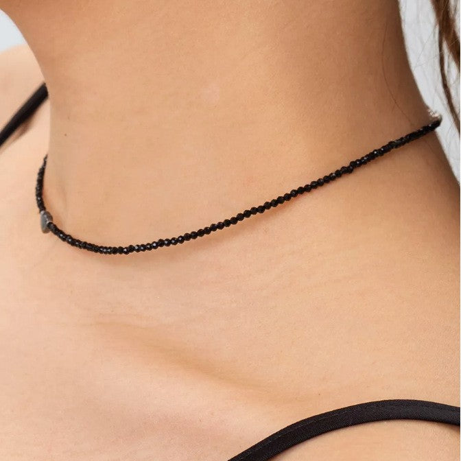 Minimalist Heart-Shaped Alloy Pendant Necklace with Crystal Glass Beads and Black Onyx Accents on Delicate Clavicle Chain