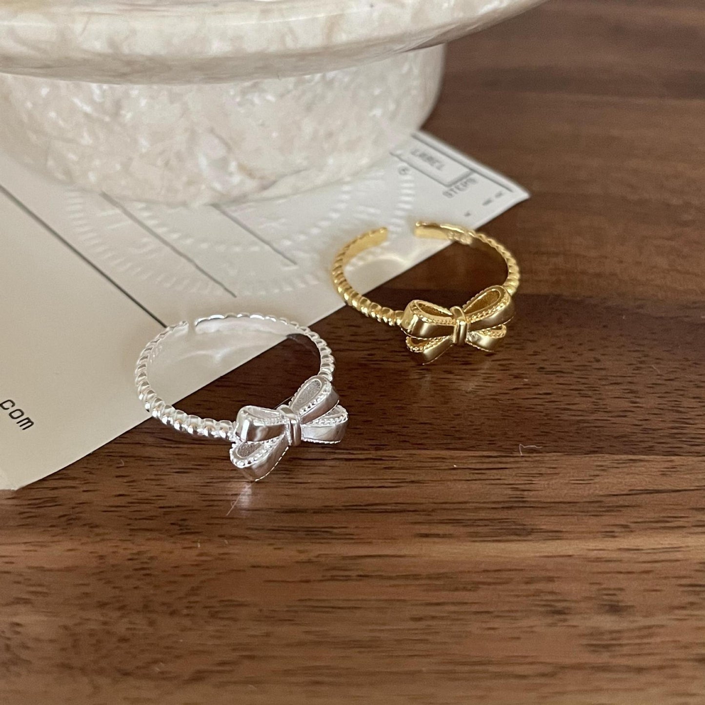 Anillo minimalista de plata de ley 925 con forma de lazo para mujer con incrustaciones de plata y diseño dulce y fresco