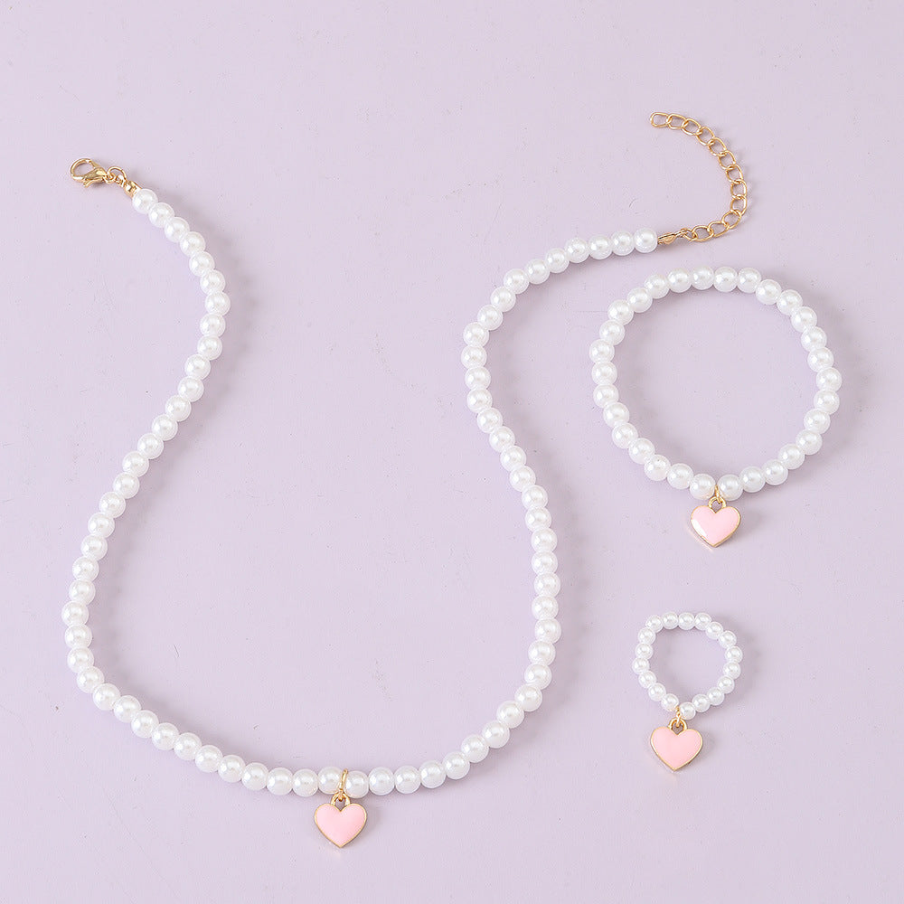 Juego de collar con colgante de aleación con forma de corazón para niñas, con cadena de perlas de agua dulce, para mayores de 6 años.
