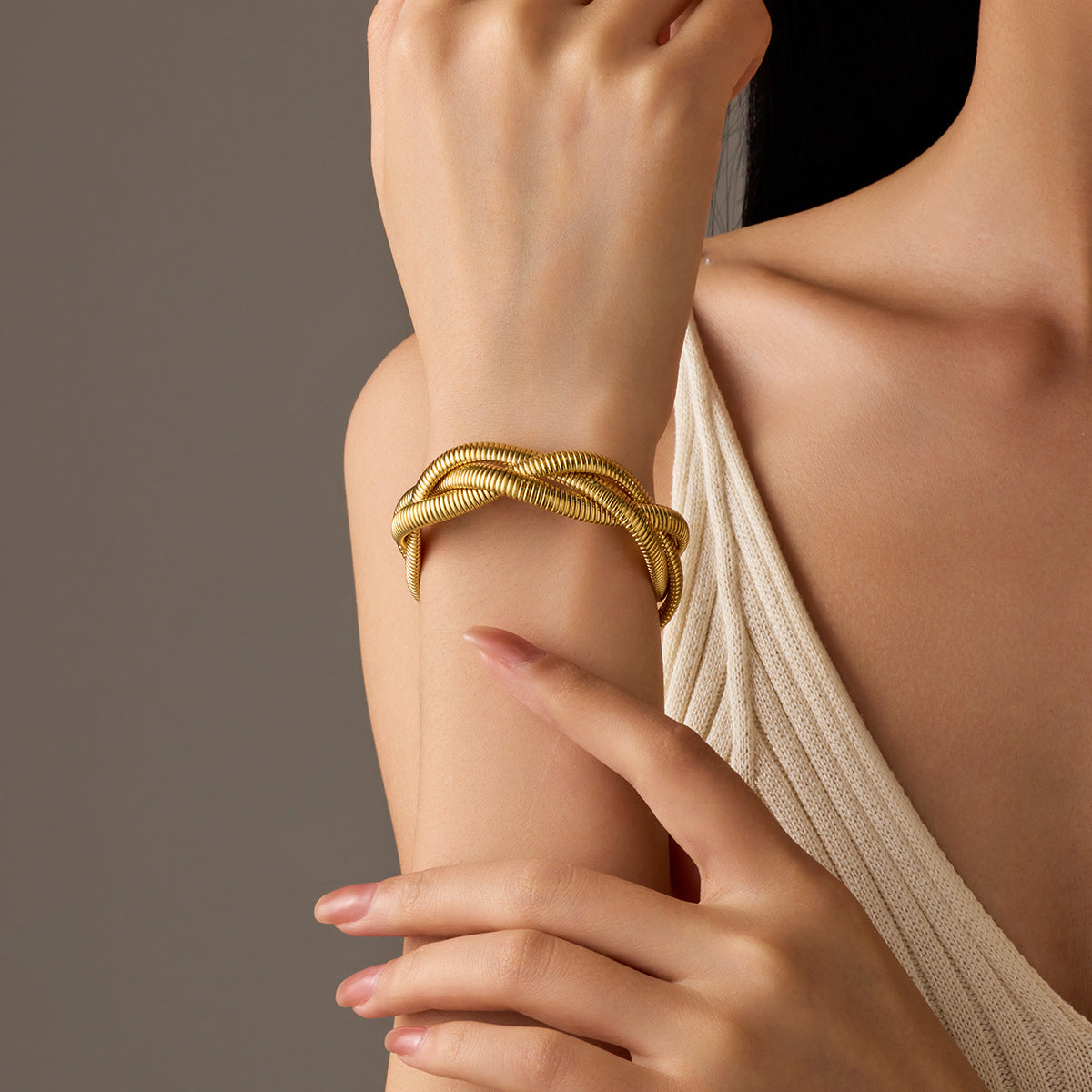 Pulsera de Acero Inoxidable con Malla Geométrica para Mujer con Acabado Chapado, Diseño Hueco, Accesorio de Moda Resistente a la Decoloración