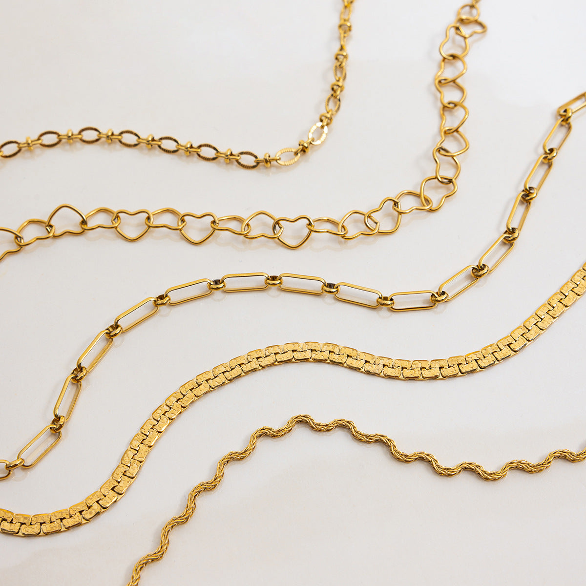 Collar Cadena de Serpiente Chapado en Acero Titanio Geométrico Minimalista para Mujer con Elegante Estilo de Guardapelo