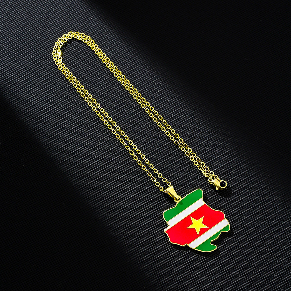 Collana con ciondolo a bandiera della Repubblica del Suriname geometrica vintage in acciaio inossidabile con charm in titanio e finitura galvanica, unisex