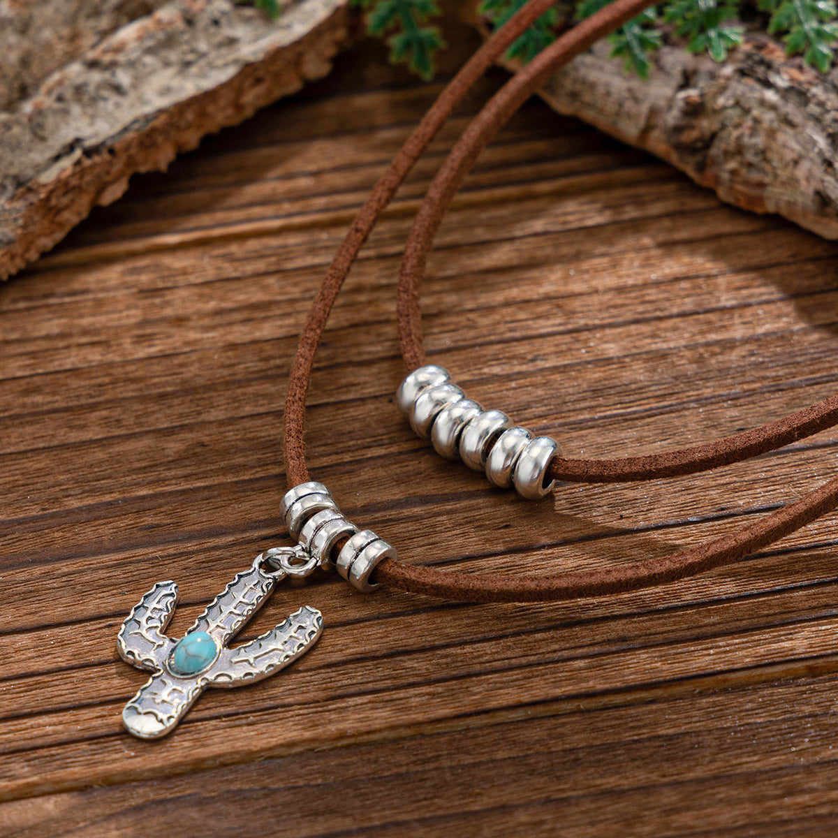 Collar con colgante de aleación irregular en forma de corazón estilo punk con acabado chapado para mujer
