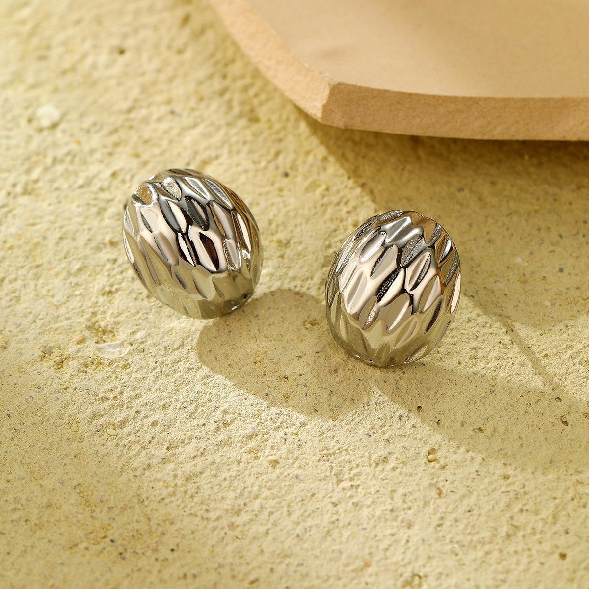 Pendientes de acero inoxidable bañados en oro de 18 quilates con diseño geométrico ovalado irregular de Fashion OL para mujer