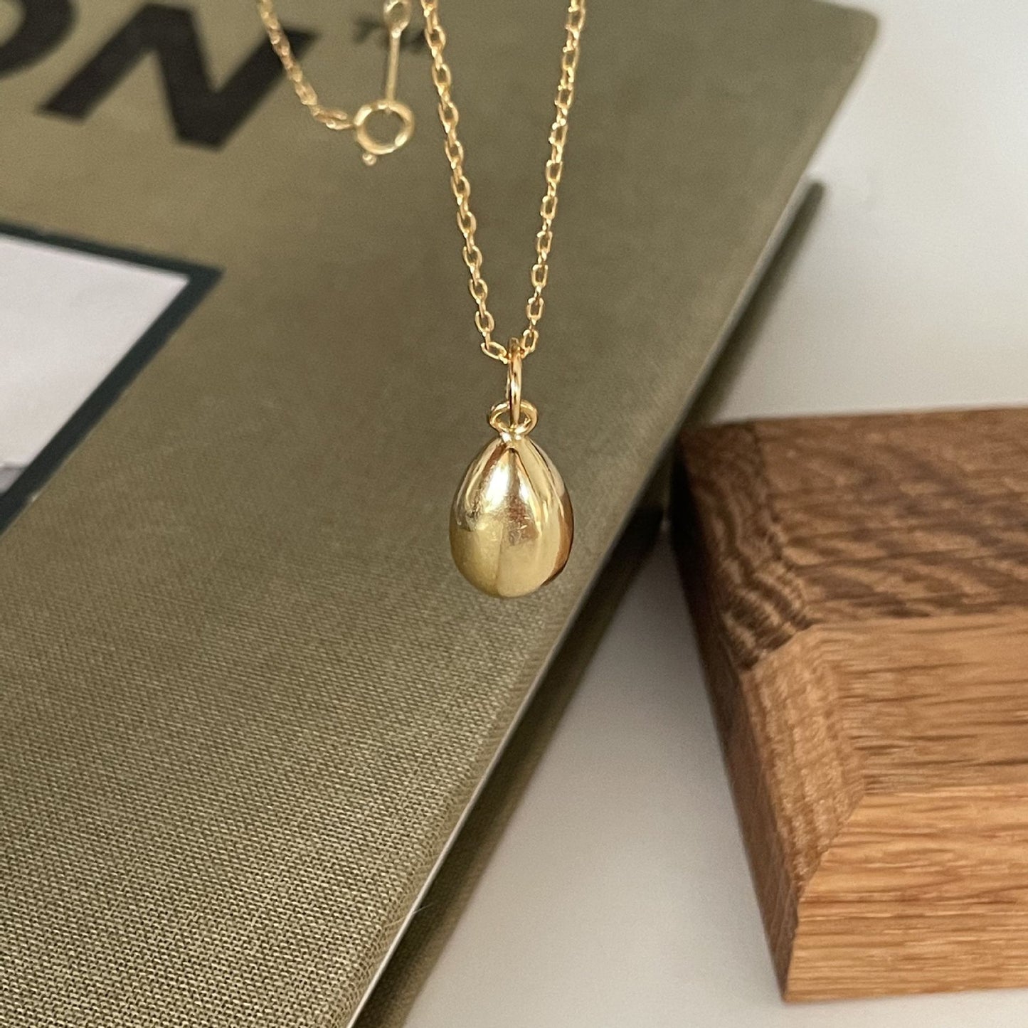 Minimalist Teardrop Pendant Necklace in 925 Sterling Silver with Geometric Accents
